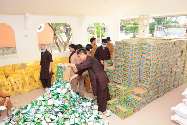 Continuing to support people in need in the Covid-19 pandemic of Hoang Phap Pagoda (series 2)